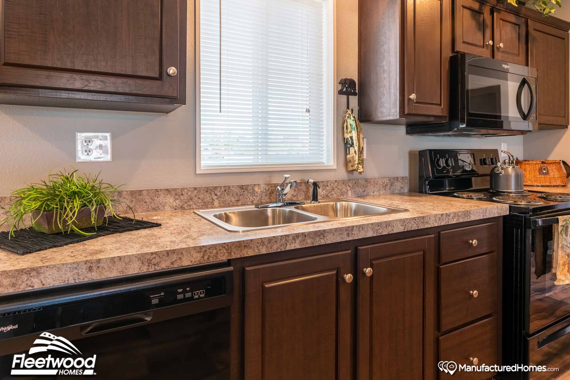 Broadmore-28683B-kitchen-3