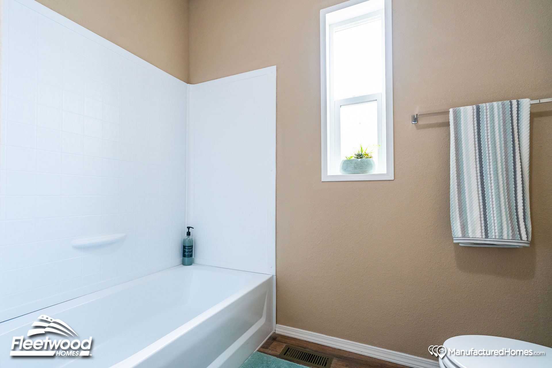 Waverly-Crest-30764W-bathroom-7