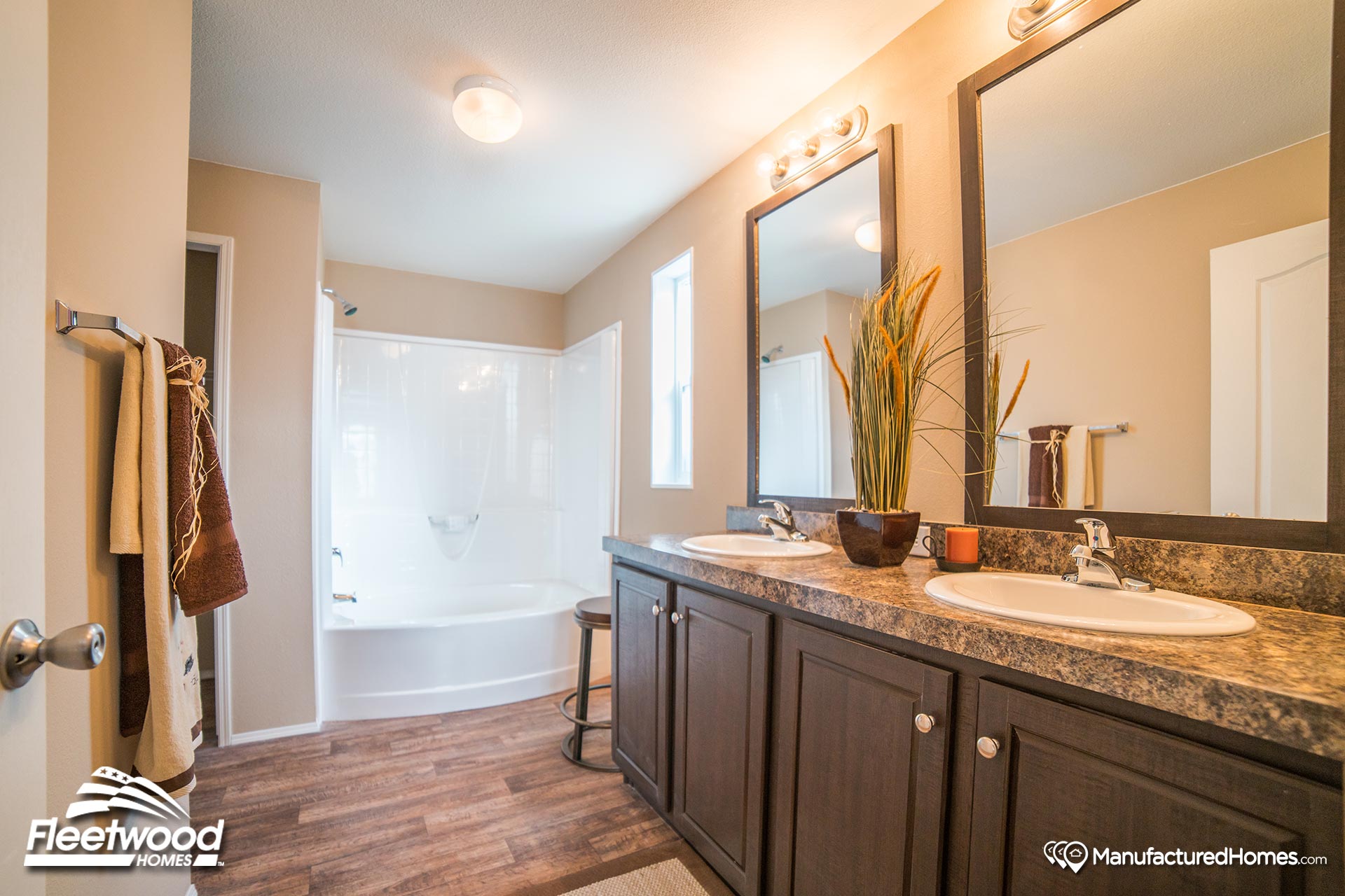 twin-falls-broadmore-28563B-bathroom-1